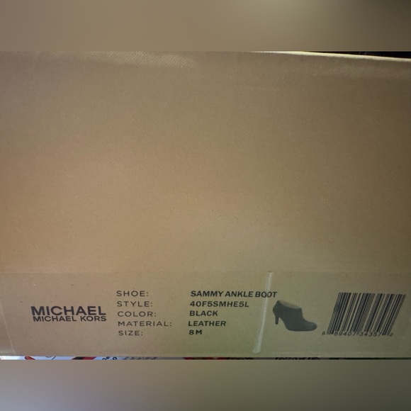 NWT Michael Kors black zip ankle boots - Picture 4 of 4